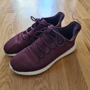 Adidas skor - Adidas Storlek 44  Bra skick !