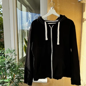 Hoodie - Kan hämtas i Telefonplan alternativt fraktas och då står köparen för frakt 🌸