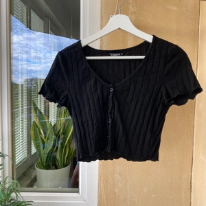 Topp - Söt topp! Kan hämtas i Telefonplan alternativt fraktas och då står köparen för frakt (12kr) 🌸