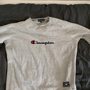 Champions vintage grey sweatshirt (champion heritage) - Large men liknar mer medium/small.  Använd. Champion heritage. Vintage 