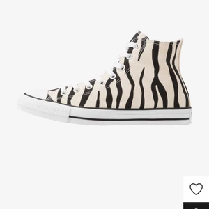 Converse zebra - Converse används endast några enstaka gånger så dem är i bra skick! Säljer då jag sällan använder dem💕