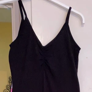 Jumpsuit - Säljer denna jumpsuiten. Aldrig använd så den är i perfekt skick!