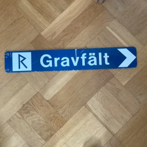 Gravfält metallskylt äkta - 53,4 x 10 x 0,4 cm Autentisk gravfältskylt 