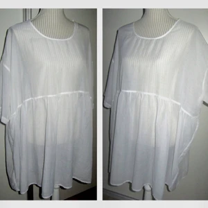 MONKI  strand / sommar / kaftan/ klänning / Nyskick! Stl XS/S - Härlig sommar kaftan /klänning i lätt luftig kvalite  passar både till strand och fest . Oversize modell  Monki stl XS/S men passar stl XS/S längd 85cm  