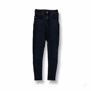Svarta stretchiga Skinny Jeans med 5 fickor från BikBok i Storlek S  
