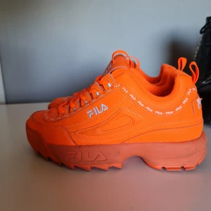 FILA skor - Knappt använda FILA i stl 36.