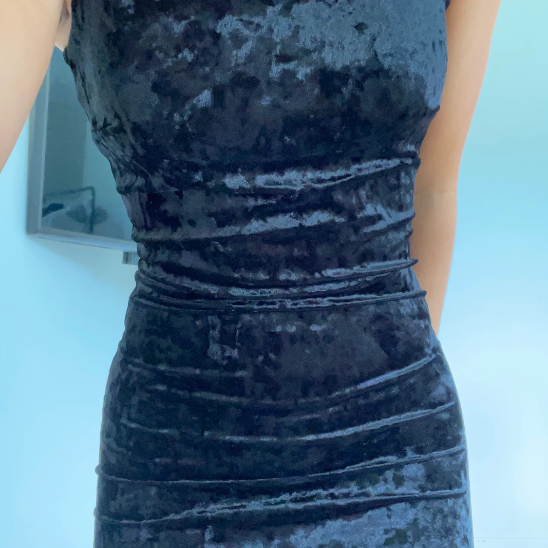 Svart croppad klänning - 91