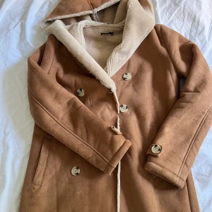 Vinterjacka mjuk  - Vinterjacka i skön mocka material  God skick 