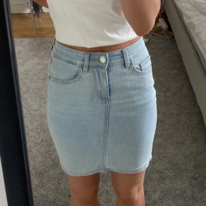 Jeans kjol - Fin ljusblå jeans kjol från Cubus, stretchig och fin passform! Kjolen är i nyskick💕 