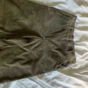 Manchester byxor  - Manchester byxor, lite större o storlek men extremt sköna och fina  Väldig god skick 