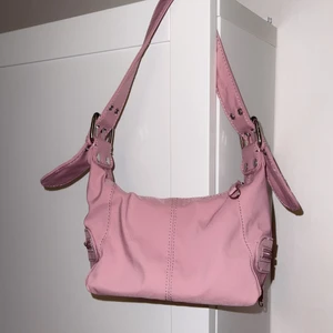 Baguette väska ASOS - Rosa gullig baguetteväska från ASOS. Helt oanvänd. 