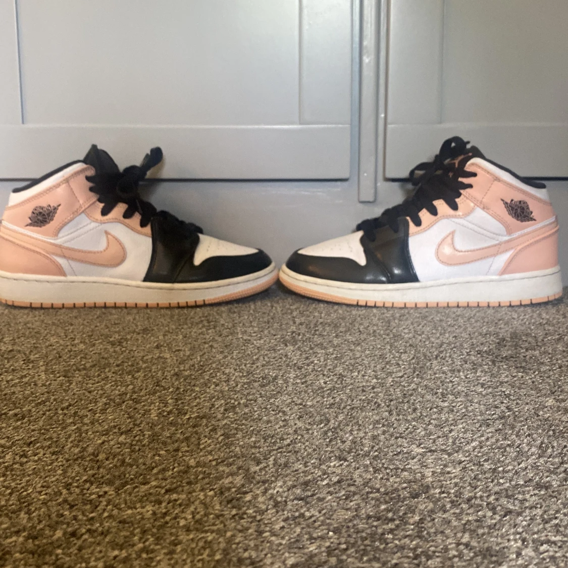 Jordan 1 mid-Crimson tint  - 90