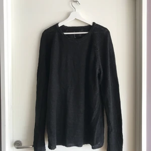 Our Legacy linen knit sweater - Sweater från our legacy i linne. Härlig och mjuk textur. Storlek 54, sitter stor och boxy. Mått: p2p: 60 cm axlar: Raglan längd: 74 cm