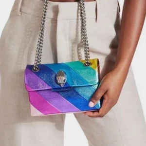 Kurt Geiger väska - Säljer den lilla Kurt Geiger Kensington väskan som jag köpte för ett år sedan på Zalando för 2000 kr. I bra skick! Skriv för fler bilder. 950 kr💛