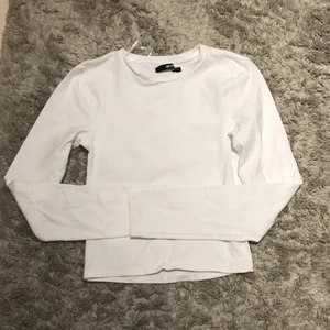 Bikbok tröja - En super söt bikbok långärmad tröja,lite åt magtröje hållet🌵