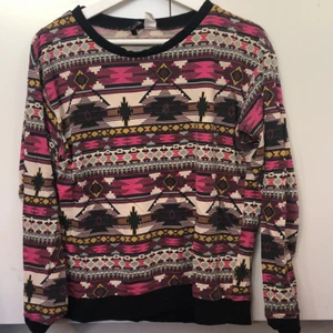 Mönstrad tröja - Härlig mönstrad tröja med ursprung från HM. 