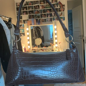 Brun läderväska 💖💖 - Brun läder väska från Bikbok🤍 helt oanvänd!+köpare står för frakt💋