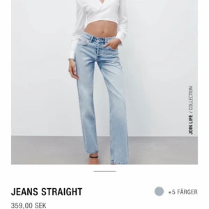 Zara jeans straight  - Säljer ett par Zara jeans straight i storlek 36 men de passade inte riktigt mig. Jag är 170 och de passade bra i längden men inte i midjan. Kan även tänka mig att byta med någon som säljer i storlek 34💓endast testade. Pris kan diskuteras 
