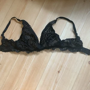 Bh från Cubus  - Ganska ny bh som inte passar min stil. Använd bara ett par gånger och är jätte bekväm för någon med mindre bröst.