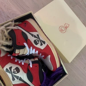 Air skulls - Air skulls- designad av Ejjnar (droppades för ca 1-2år sedan med retail på 2600kr). Ds- all og  9/10 endast testade Pris kan diskuteras vid snabb affär