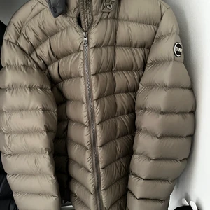 Colmar vinterjacka  - Säljer min Colmar jacka, strl 52 (motsvarar strl M)