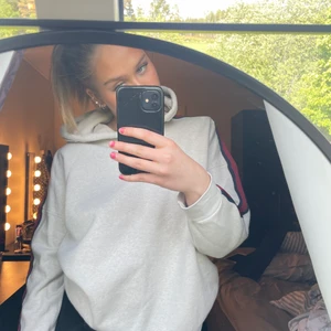 Beige hoodie - Fin beige tröja som e jätte skön från monki💘