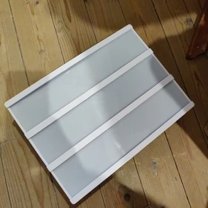 Ljusbox  - Mellanstor ljusbox som funkar jättebra, en hög med bokstäver A-Z tillkommer, sladd (såklart) plus olika dekaler med b.la jultema, halloween tema, katter och andra dekorativa detaljer. 