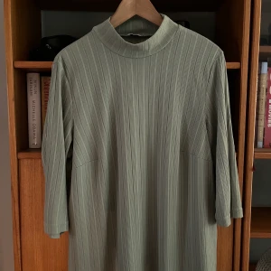 Mintgrön polo t-shirt - Storlek 40