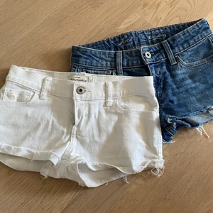 Lågmidjade jeansshorts - Säljer dessa jeans shorts då dom är för små för mig som är XS. Står inte riktigt storlekarna i men skulle gissa på XXS eller lite mindre. Frakt tillkommer cirka 30kr