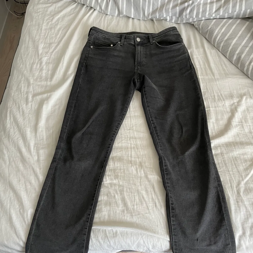 H&M jeans med straight fit 32/32. Jeans & Byxor.