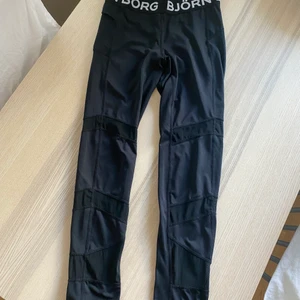 Träningsleggings storlek 38, Björn Borg - Svarta träningsleggings med meshdetaljer från Björn Borg, storlek 38