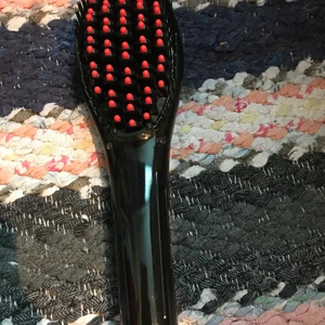 Perfect hair glansborste - Glansborste som ska ge håret glans och platta.  Använd en gång, i fint skick. Kan skicka mot fraktkostnad eller beroende på plats mötas upp. 