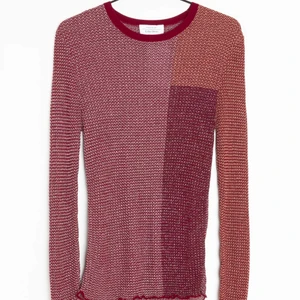 &other stories topp - Hejhej! Jag säljer denna knappt använda toppen från &other stories! Jättefint skick och ett perfekt MÅSTE till sommaren. Tyvärr kommer den inte så mycket till användning hemma hos mig. Frakt tillkommer💗🫶🏼