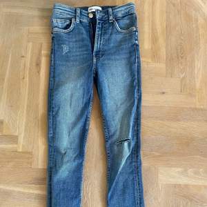 Skinny jeans från Zara storlek 34. Endast testade