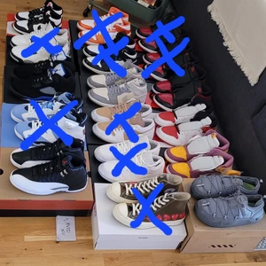 Jordans, Yeezy, Dunks, Converse - Panda dunks 36.5, resten är 42.5-43. Kryssade varor är sålda! Skicka pm för pris!