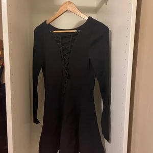Topshop klänning m snörning/rosett - Den har aldrig använts🥰