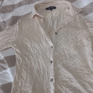 Blus - Beige blus storlek s 