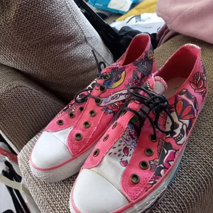 Converse låga storlek 39 - Bara provad och väldigt coola skor 