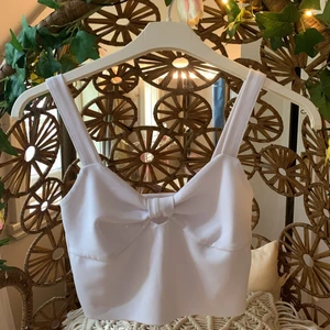 Super fin topp till sommaren🤍 - Jättefin croptop i svalt material💗