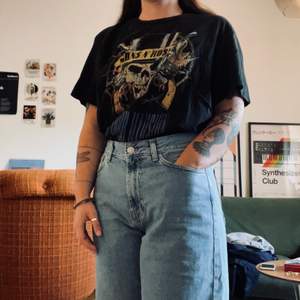 Oversize band t-shirt med Guns N’ Roses tryck. Otroligt skön!! I bra skick då den inte använts särskilt mycket. 