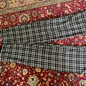 Rutiga tunnare byxor - Köpta på asos med prislapp kvar, oanvända. Tall modell med hög midja. Köpare står för frakt.