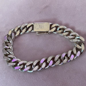 Armband  - Fint armband me lite täcken på slitas❤️säljer för 50kr