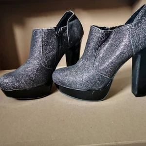 Glitter klackskor  - Använda 1 gång 