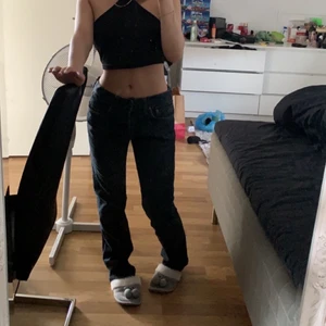 Lågmidjade G star jeans - Säljer dessa g star jeans som är lågmidjade eftersom dom är för stora i midjan för mig