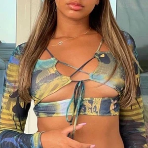 Jaded London  - En mesh top ifrån jaded London. Så snygg men passade tyvärr inte mig. Därav lånade bilder. Säljer för 200kr, frakten delar vi på 💙