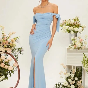 Klänning - Säljer denna superfina klänning som är helt ny. Säger pga jag hittat en annan!