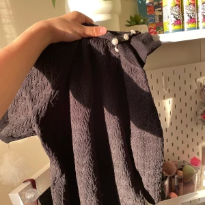 Zara tröja  - Köpt för 299kr på zara och aldrig använd ❤️ står att dom är i XL men jag är en xs-s och passar mig super ❤️ om ni vill ha bilder hur den sitter på är det bara att kontakta mig så svarar jag så snabbt jag kan ❤️