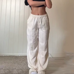 Linnebyxor från Zara🫶🏼 - Jättefina Linnebyxor i storlek S från zara🫶🏻🫶🏻 239kr + 62kr frakt   DIREKTPRIS 400KR INKL FRAKTEN