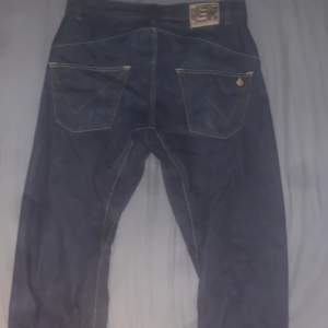 Baggy vintage volcom jeans knappt använd