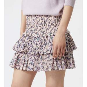 Jättefin kjol från isabel marant, inga defekter då den inte kommit så mycket till använding❤️köpt för ca 3000